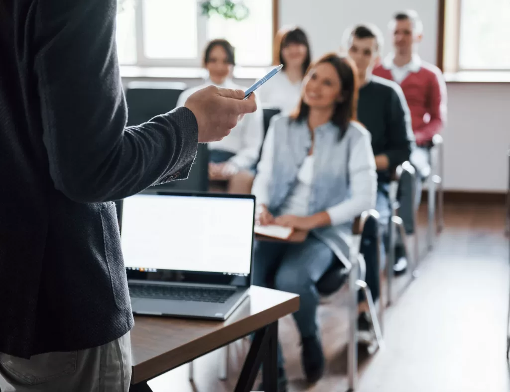 Ilustración de hablar de salud mental en las empresas